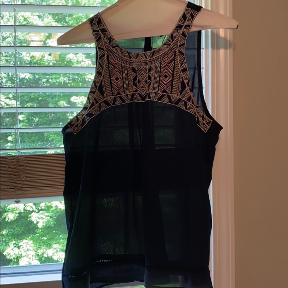 Sleeveless shirt
